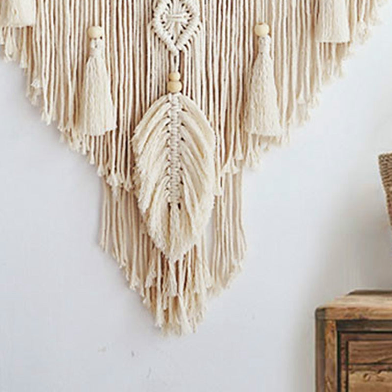 Grand macramé mural avec pompoms et plume