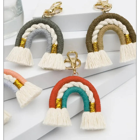 Porte-clé arc-en-ciel macramé