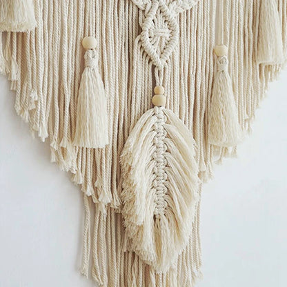 Grand macramé mural avec pompoms et plume