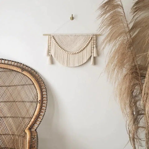 macrame-mural-avec-perles-mur